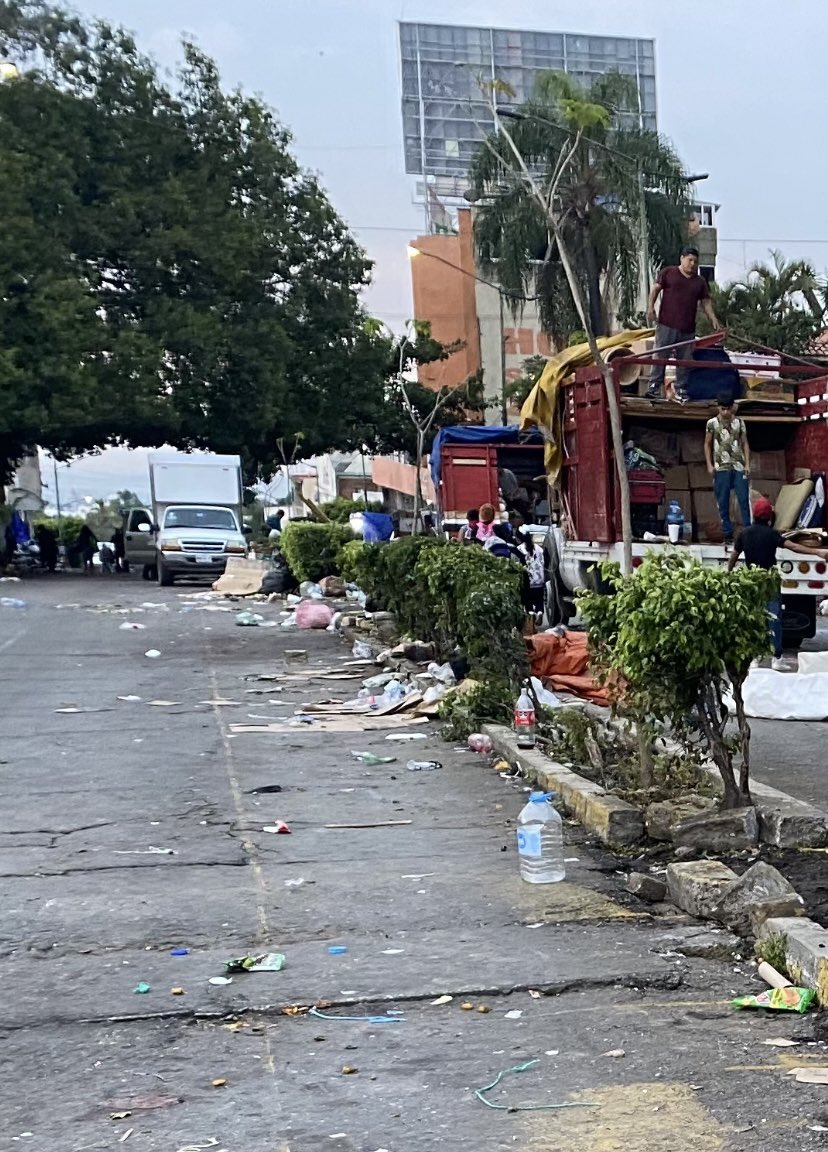 ROMEOANTO's tweet photo. Así es como queda Tlaltenango después de 12 días de feria. Alguien levantara todo esto? El acceso aun sigue bloqueado. 
Cc: @DiariodeMorelos @LineaCaliente https://t.co/3eY3KSlvLU