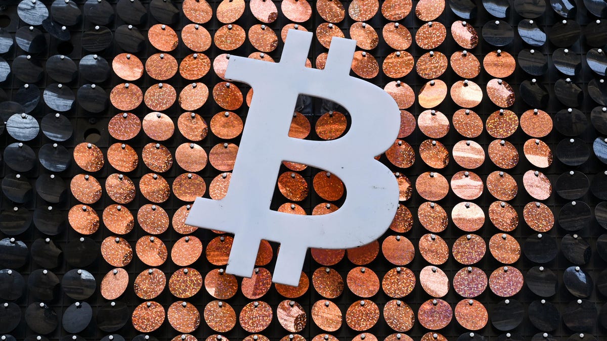 ComphiesTees's tweet photo. ‘Absolute Madness:’ #Bitcoin, Ethereum And #Crypto Headed Into A Wild Week Amid Luna And Solana Price Swings—#CryptoCodex - Forbes https://t.co/8IvMTa4TZB https://t.co/lTH04Cv5Ab