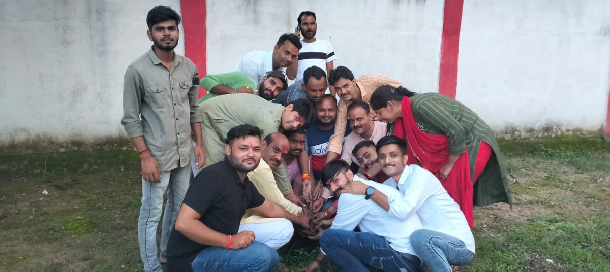 भा.ज.यू.मो. (म.प्र)द्वारा चलाएं जा रहे #हरा_भरा_मध्यप्रदेश अभियान के अंतर्गत पन्ना जिलाध्यक्ष आदरणीय रामबिहारी जी कि उपस्थिति मे पवई मंडल में इसवृहद अभियान का #शुभारंभ हुआ समस्त मंडल कार्यकर्ता रहे
<a href="/BJYM/">BJYM</a> <a href="/MPBJYM/">BJYM Madhya Pradesh</a> 
<a href="/HitanandSharma/">हितानंद Hitanand</a>
<a href="/vdsharma/">Vikash dutt sharma</a>  
<a href="/vaibhavpawarmp/">Vaibhav Pawar</a> 
@Bhaskar17195064