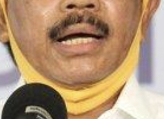 napa sih, rang-orang dengan tipe kumis begini selalu bikin masalah di pemerintahan? :|