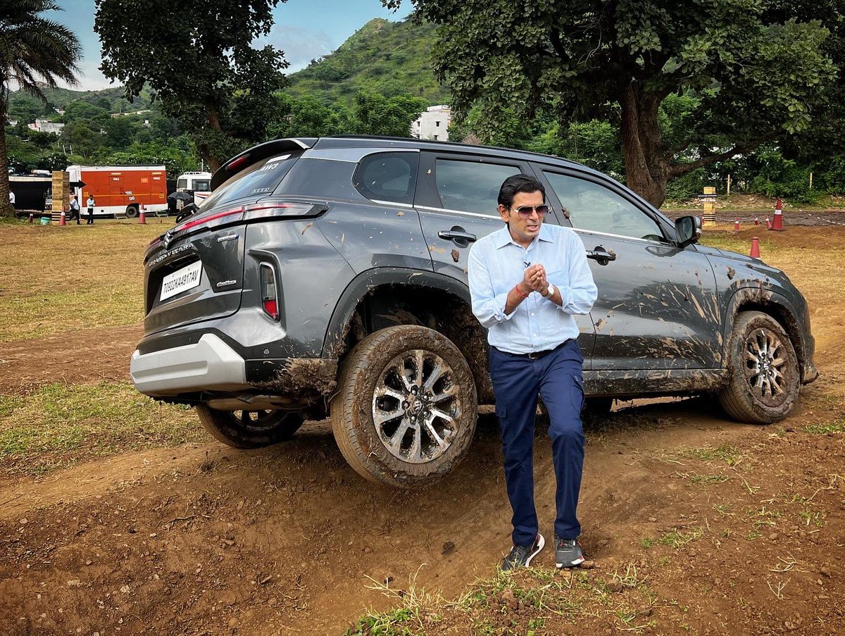 sidpatankar's tweet photo. Who said drives and testing cars has to always be serious. Thoda goofing off toh chalta hain, no?
SVP
#GrandVitara #MarutiSuzuki #SmartHybrid #udaipur #offroadtrack #AWD #allgrip #articulation #stupidpose #piecetocamera #boringgrey #mildhybrid #compactSUV ##ruleeveryroad https://t.co/i88fVnaM5U