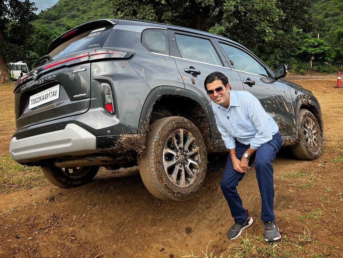 sidpatankar's tweet photo. Who said drives and testing cars has to always be serious. Thoda goofing off toh chalta hain, no?
SVP
#GrandVitara #MarutiSuzuki #SmartHybrid #udaipur #offroadtrack #AWD #allgrip #articulation #stupidpose #piecetocamera #boringgrey #mildhybrid #compactSUV ##ruleeveryroad https://t.co/i88fVnaM5U