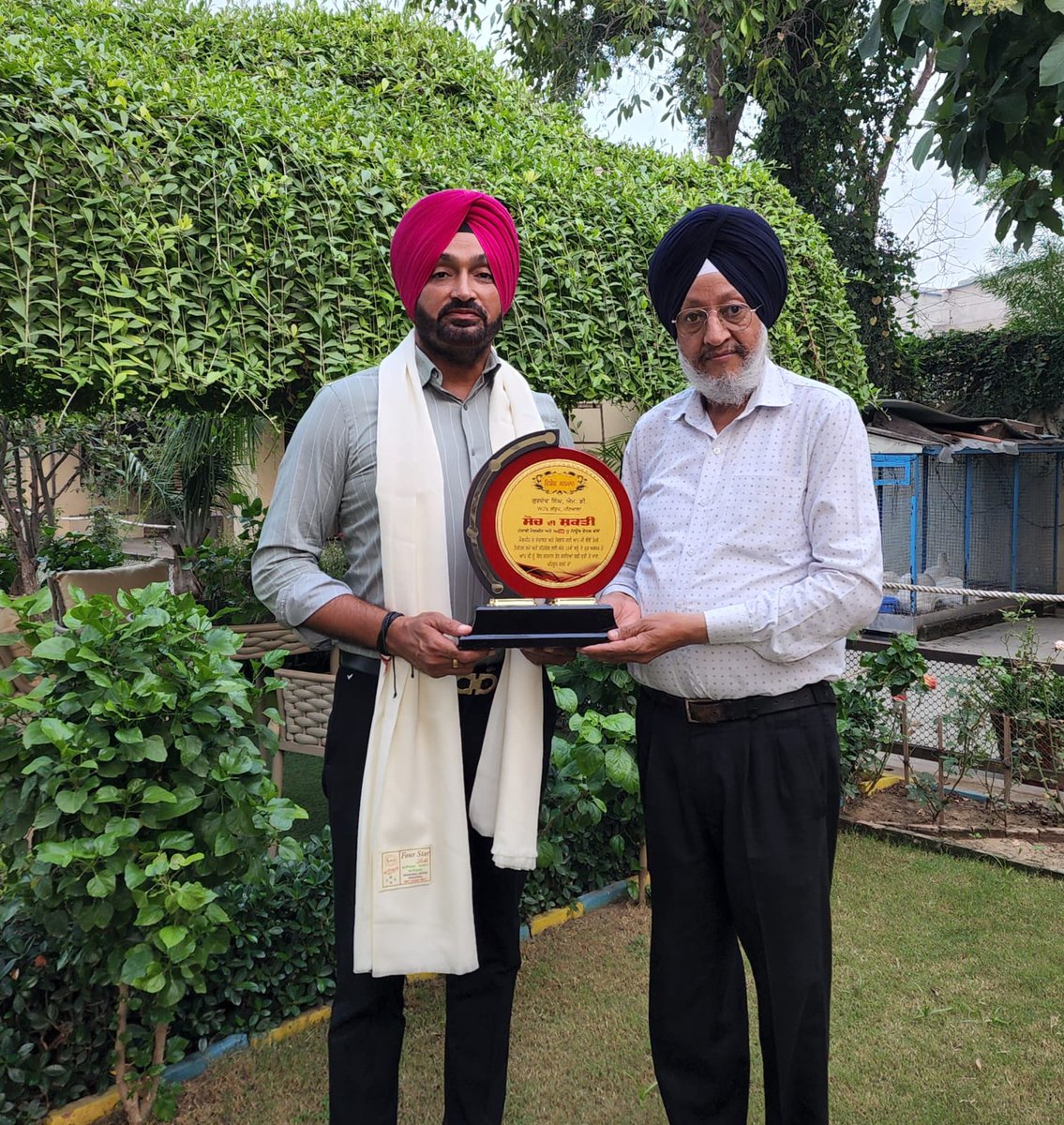 SDS_PTA's tweet photo. On Successful Completion of 18 years of
'Soch Di Shakti' Magazine
S. Daljit Singh Arora honored to Gurdev Singh (M.D WJ's Group), Robin Gupta (Cleopatra Patiala), Dr. Atul Kakkar (Kakkar Eye Hospital), 
Dr. BPS Dhillon (Dhillon Diagnostics).

#magazine #sochdishakti https://t.co/KIRUl1jQkS