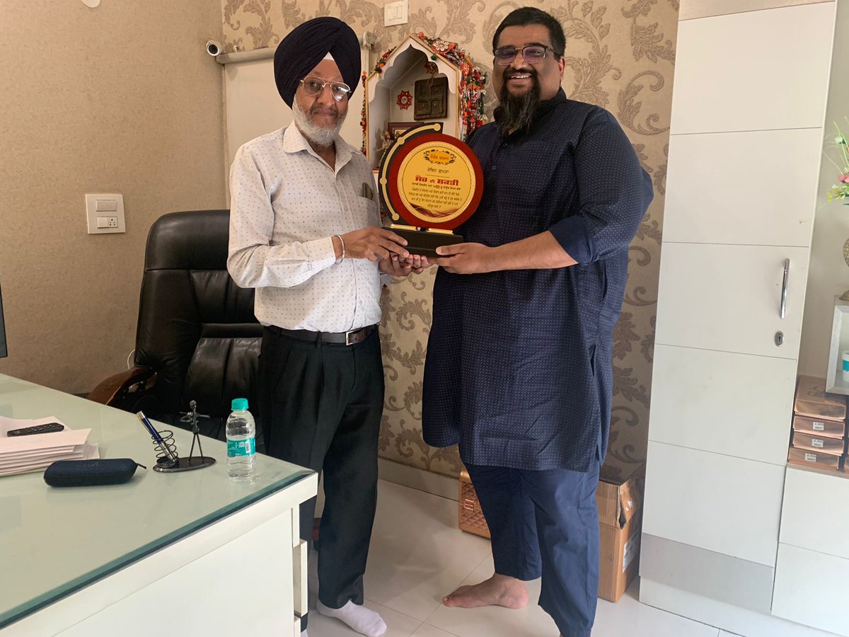 SDS_PTA's tweet photo. On Successful Completion of 18 years of
'Soch Di Shakti' Magazine
S. Daljit Singh Arora honored to Gurdev Singh (M.D WJ's Group), Robin Gupta (Cleopatra Patiala), Dr. Atul Kakkar (Kakkar Eye Hospital), 
Dr. BPS Dhillon (Dhillon Diagnostics).

#magazine #sochdishakti https://t.co/KIRUl1jQkS