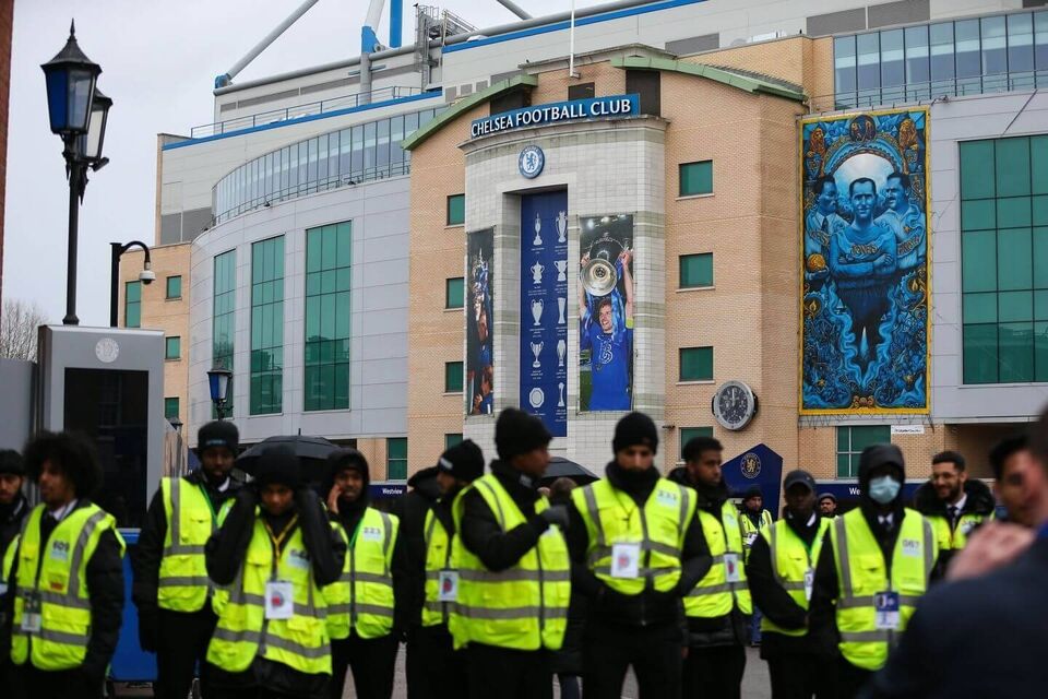 AdrenoMonkeys's tweet photo. @adrenomonkeys 
According to Daily Mail,The Telegraph and Mirror,Chelsea v Liverpool is likely to be postponed due to a lack of available police officers.This is the game at most risk of being postponed. PL clubs are all hoping to get a final decision later today. #tamil #CHELIV https://t.co/fFqyfag0Aa