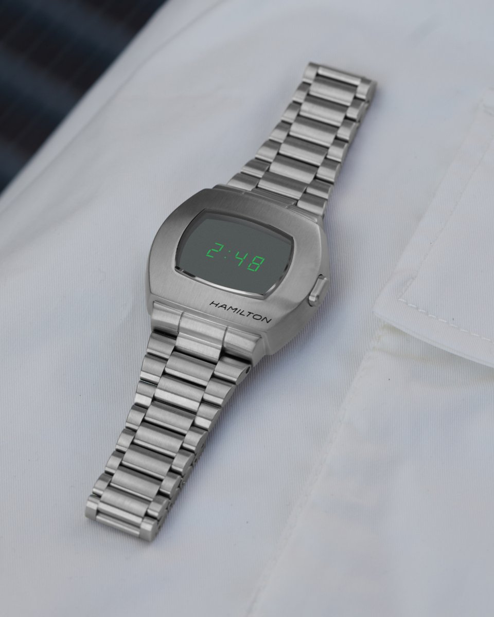 hamiltonwatch's tweet photo. The future is today. A dynamic take on the 1970s original Pulsar, the PSR Digital combines the same avant-garde case design with an innovative hybrid LCD-OLED display: https://t.co/fvOn6UaAhm 

#hamiltonwatch #hamiltonPSR #spaceage #futuristic 
(Ref. H52414131, H52404130) https://t.co/NMEoLNPSed
