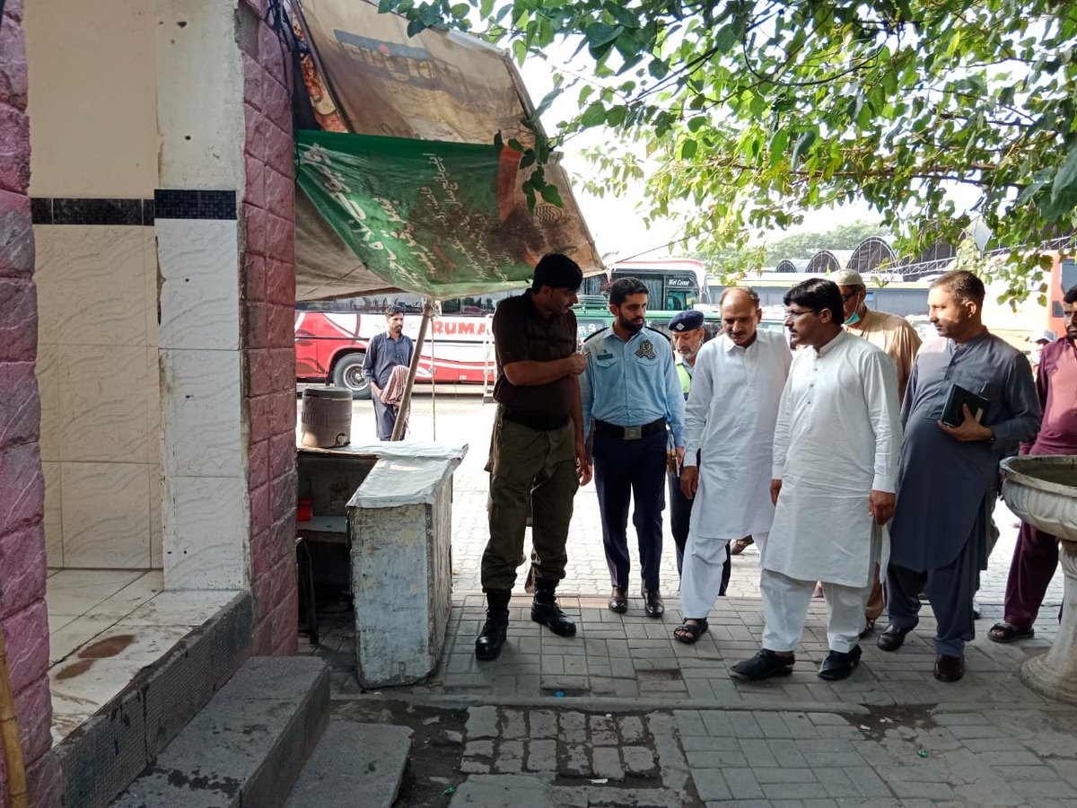 DCGRW's tweet photo. Secretary DRTA visited GBS Gujranwala, held meeting with Transporters, inspected various parts of terminal regarding dengue surveillance.
#DenguePrevention
#KeepYourEnvironmentClean
#Gujranwala
@GovtofPunjabPK
@CS_Punjab
@PSHDept
@CommissionerGu3 https://t.co/vB2SCUd9x1