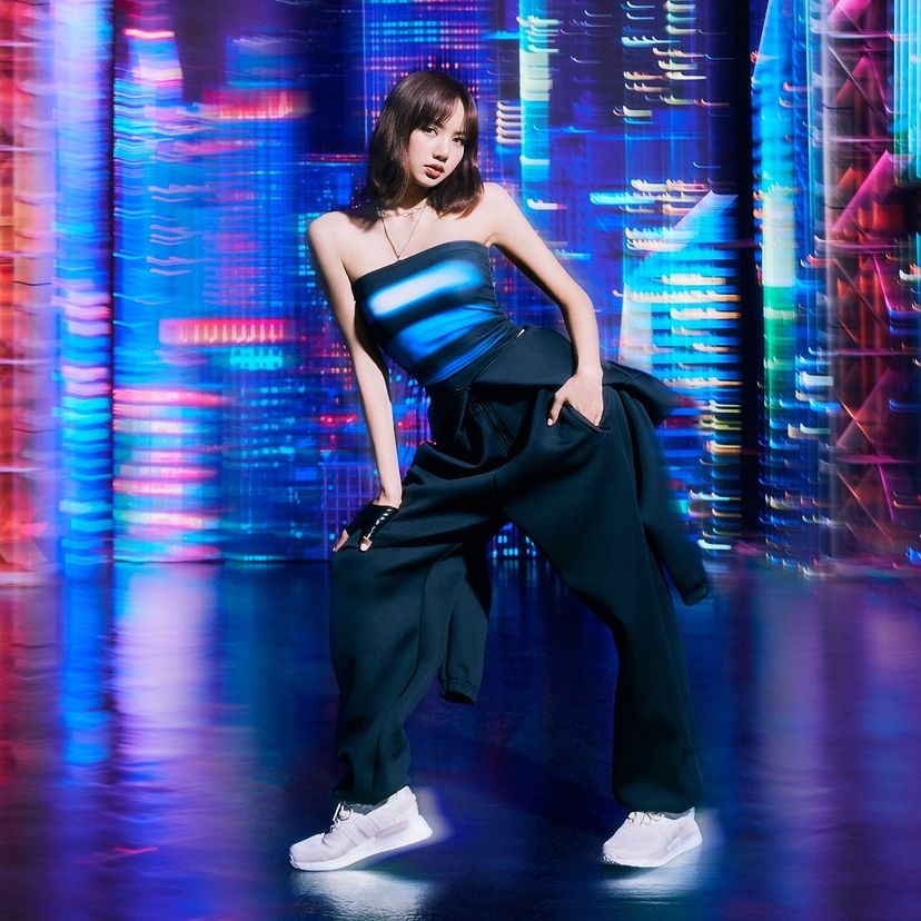 CloutNewsMedia's tweet photo. LISA stuns in a new campaign for Adidas ✨

#lisa #lalisamanoban #lalisa #blackpink @blackpink #money https://t.co/ElF4p9FZ0I