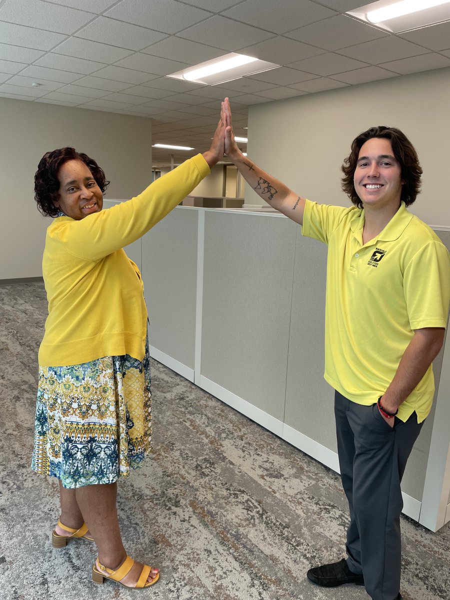 tvacreditunion's tweet photo. 🖐🏿🖐🖐🖐🏼 Raise someone's spirits today and give them a high five in celebration of #HugAndHigh5Day.
#GiveMeAFive 🖐🏿🖐🖐🏻🖐🏼 https://t.co/Zyix0gt71H