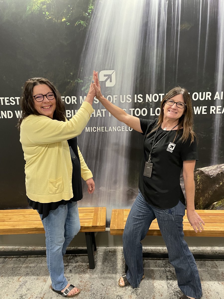 tvacreditunion's tweet photo. 🖐🏿🖐🖐🖐🏼 Raise someone's spirits today and give them a high five in celebration of #HugAndHigh5Day.
#GiveMeAFive 🖐🏿🖐🖐🏻🖐🏼 https://t.co/Zyix0gt71H