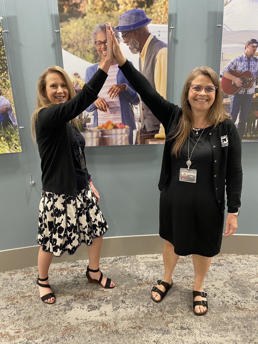 tvacreditunion's tweet photo. 🖐🏿🖐🖐🖐🏼 Raise someone's spirits today and give them a high five in celebration of #HugAndHigh5Day.
#GiveMeAFive 🖐🏿🖐🖐🏻🖐🏼 https://t.co/Zyix0gt71H