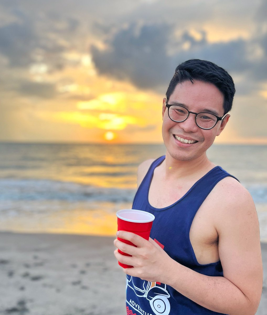 RestyTheGreat's tweet photo. Cheers to more sunsets! 35th https://t.co/rPyY3Gg28u