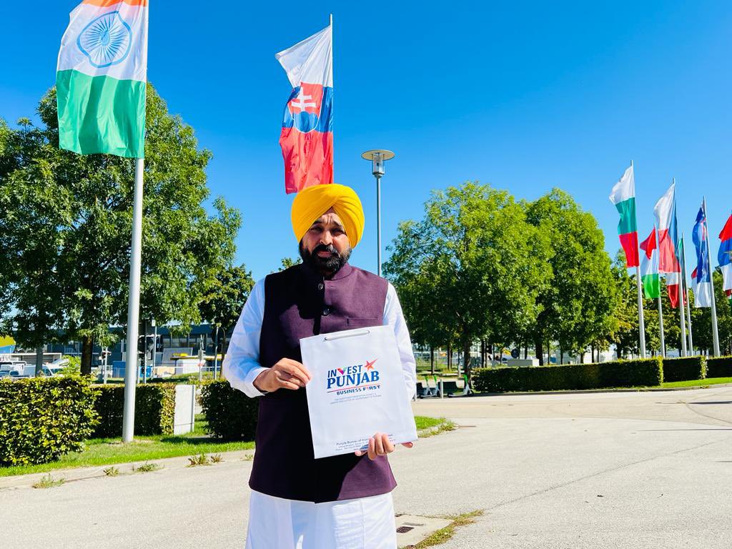 BhagwantMann's tweet image. जर्मनी में अंतर्राष्ट्रीय trade fair में हिस्सा लिया.. पंजाब में निवेश के लिए कंपनियों ने अपना भरोसा जताया। जल्द पंजाब एक बड़े व्यापार केंद्र के रूप में उभरेगा...इन कंपनियों के साथ बैठक हुई...
 ZEPPELIN 
BUEHLER
PRO MINENT
DONALDSON
IGUS
CIPRIANI HARRISON VALVES
PENTAIR