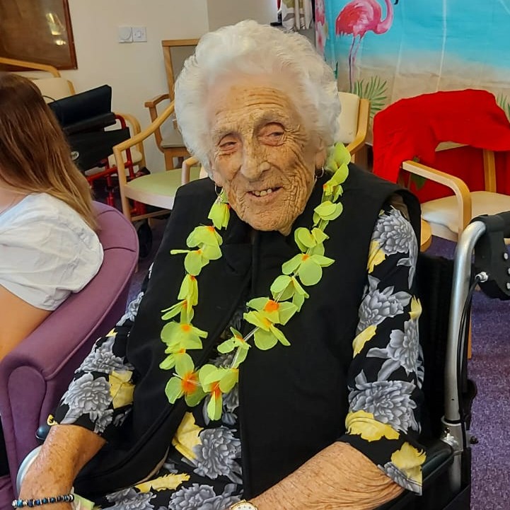 QuantumCareLtd's tweet photo. Beane River had a fun-filled luau with the residents' families and even the Mayor of Hertford couldn't miss the opportunity for some hawaiian fun 💙💃
#BeaneRiverView #Hertford #ElderlyCare #QuantumCare #NotForProfit #Herts https://t.co/1kV9tofVAG
