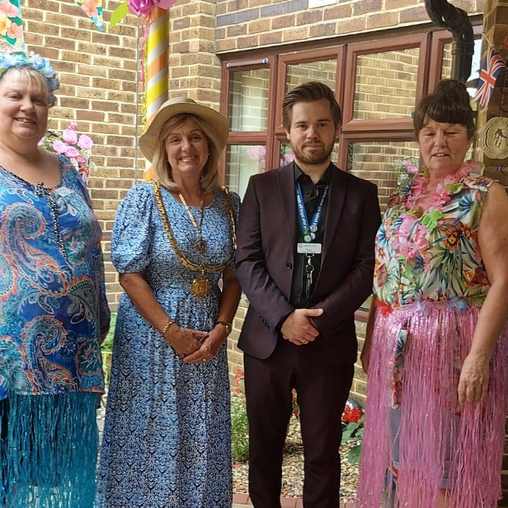 QuantumCareLtd's tweet photo. Beane River had a fun-filled luau with the residents' families and even the Mayor of Hertford couldn't miss the opportunity for some hawaiian fun 💙💃
#BeaneRiverView #Hertford #ElderlyCare #QuantumCare #NotForProfit #Herts https://t.co/1kV9tofVAG