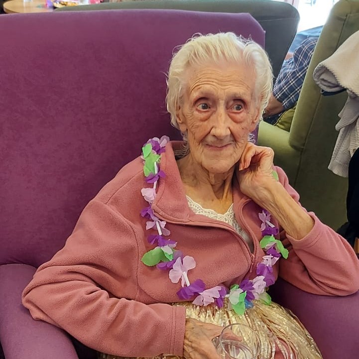 QuantumCareLtd's tweet photo. Beane River had a fun-filled luau with the residents' families and even the Mayor of Hertford couldn't miss the opportunity for some hawaiian fun 💙💃
#BeaneRiverView #Hertford #ElderlyCare #QuantumCare #NotForProfit #Herts https://t.co/1kV9tofVAG