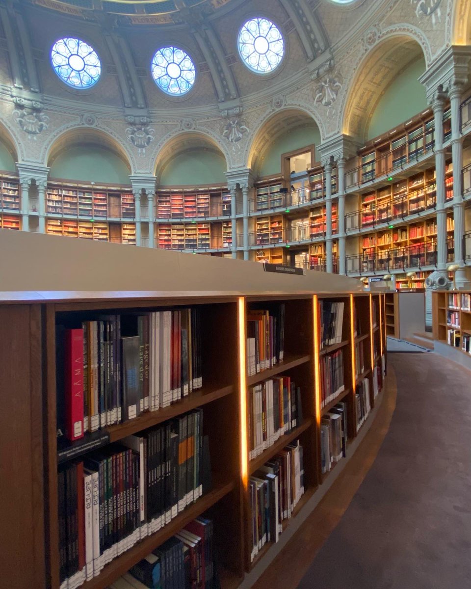 IdealComix's tweet photo. La bande dessinée en bonne place à la nouvelle @laBnF Richelieu qui a fait l’acquisition de 9000 titres venant enrichir ses collections.
On notera au passage la présence de Lastman, Ed Piskor, Stan Lee, un énorme rayon de mangas….
#bnf #bnfrichelieu #bd https://t.co/M9iLtXyIdB
