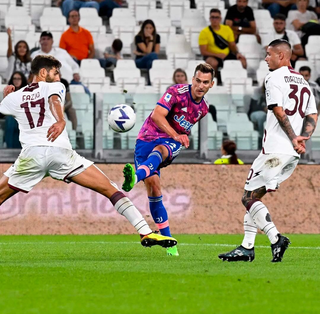 Lasciamoci alle spalle la partita di ieri con la consapevolezza che siamo la Juve e possiamo e dobbiamo fare di più. Testa alla prossima battaglia, insieme.💪 #finoallafine