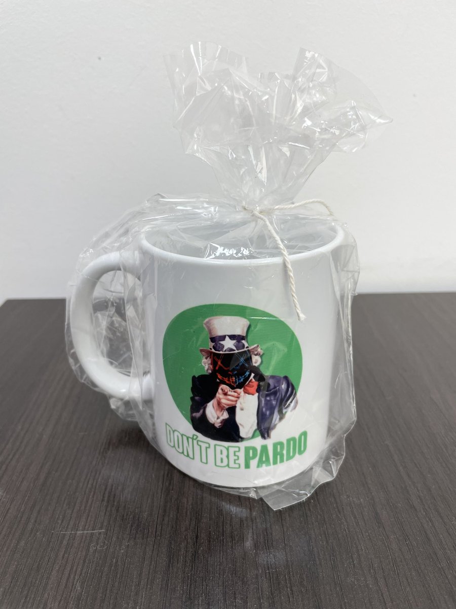 TomasMarisco's tweet photo. Pensé que este día nunca iba a llegar, pero llegó… recibí mi taza de @portalbahiense. Gracias a sus directivos, editores, redactores, staff en general… en fin, uno solo.                 A partir de ahora mis desayunos ya no serán iguales! https://t.co/LErngsqSL1