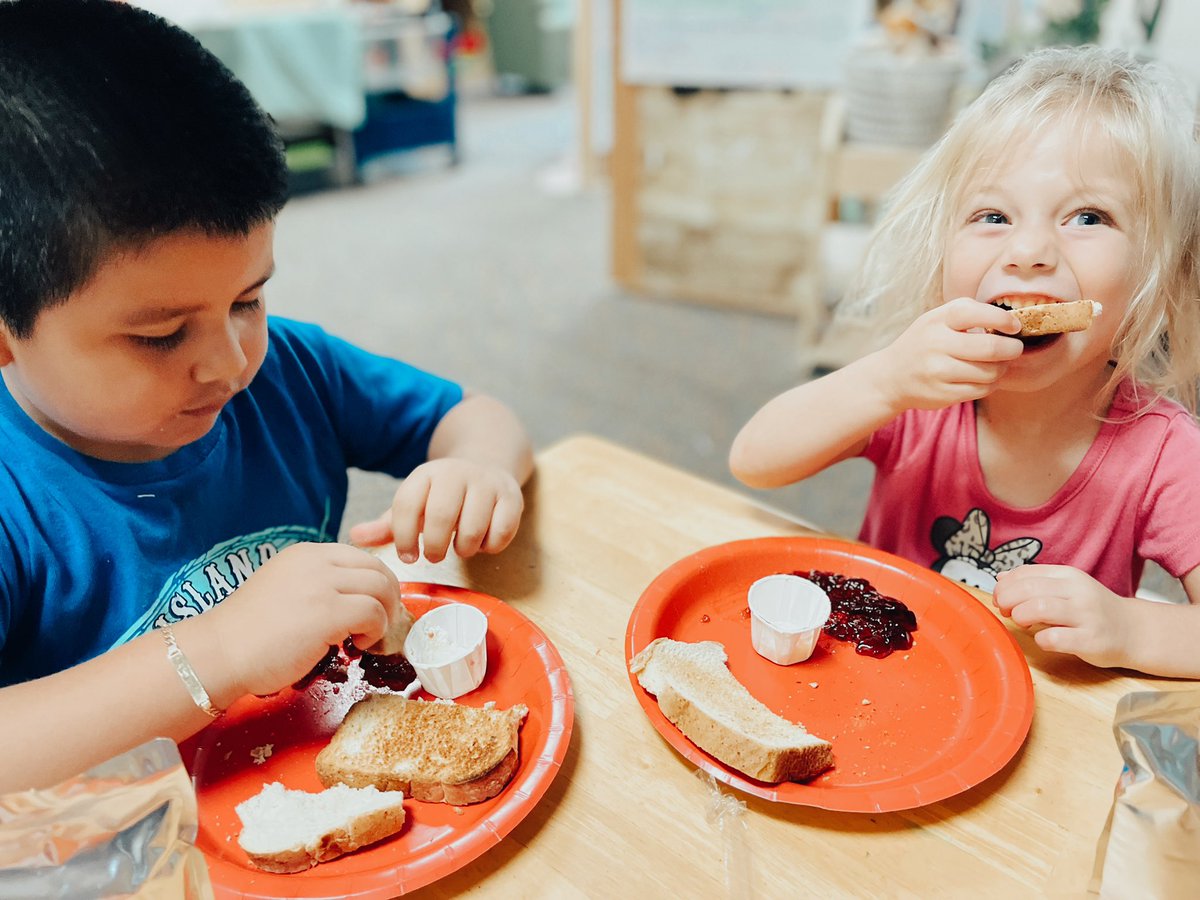 RCPS_EarlyLearn's tweet photo. Taste testing our homemade butter ๐ง.
#prek #ediblefun #homemadebutter #dph #pat #cookinginclass https://t.co/faAUSD5Zeo
