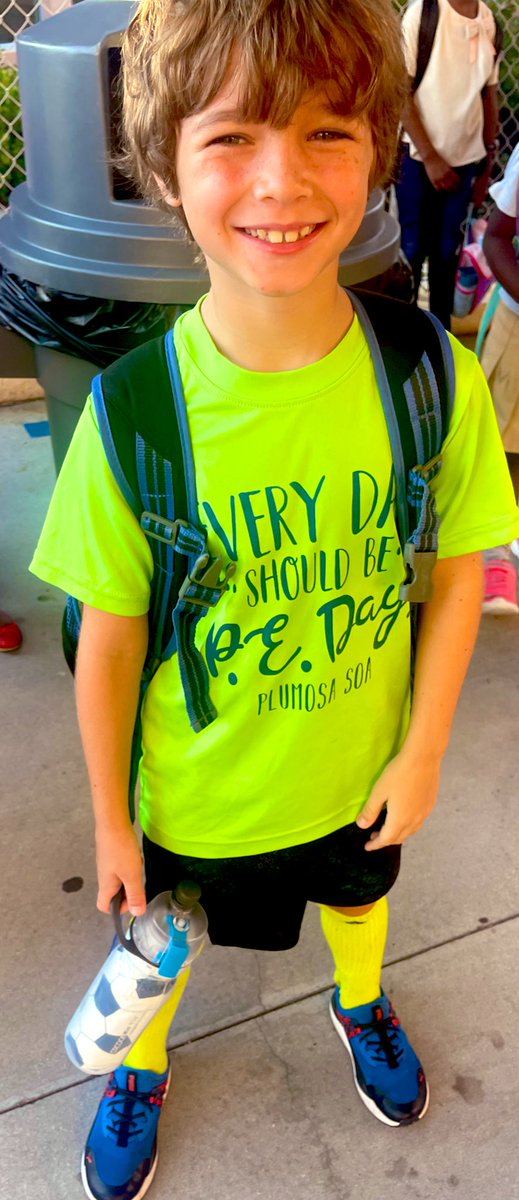 _TeeGlover's tweet photo. Dress Like A Teacher Day: 🙃 Coach Tee Jr 😎 @officialPlumosa #SpiritWeek22 https://t.co/77CT0KqIVd