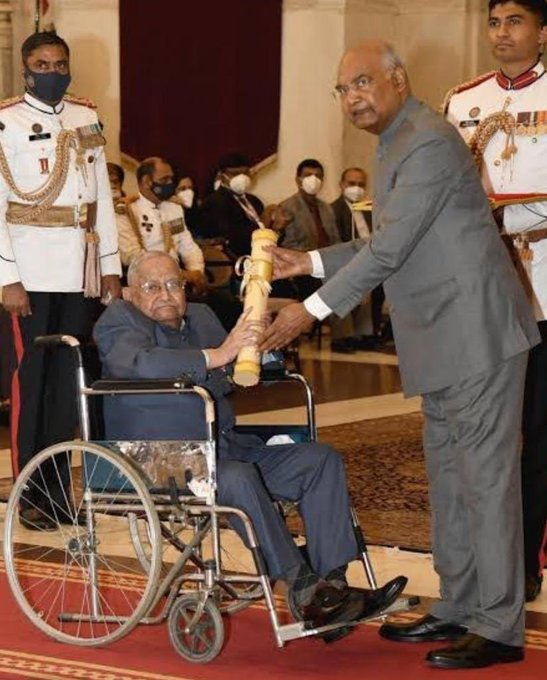 Sanatan_Prabhat's tweet photo. Director-General of the Archaeological Survey of India
and Senior Archaeologist BB Lal, who proved the existence of Shriram Temple on the ‘Shriram Janmabhoomi’ through excavations, passed away on 10th September at the age of 101.

https://t.co/1Mi6JLV0uU https://t.co/vnsPuR4ZIw