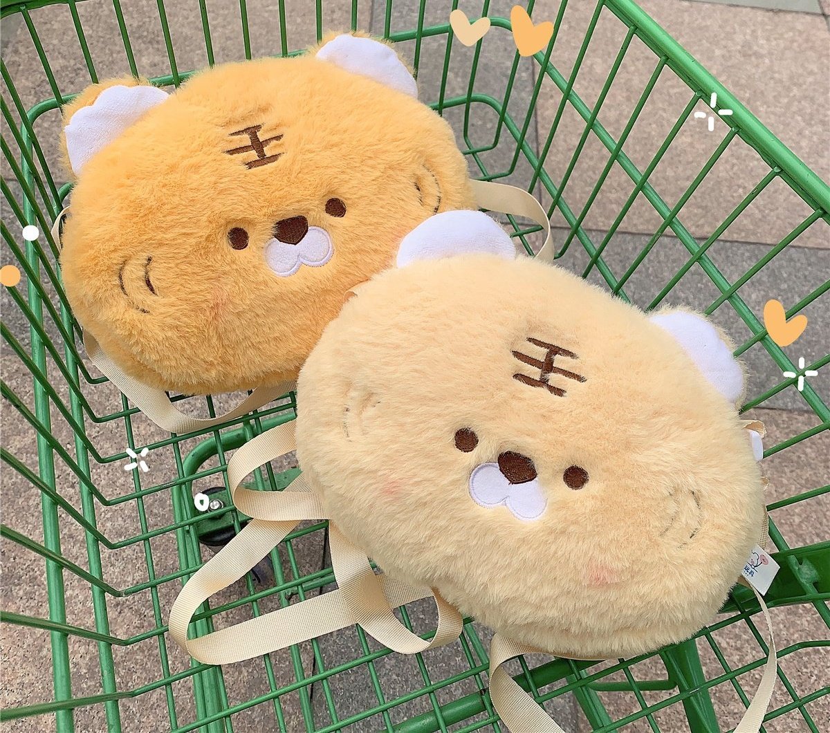 mooncomb09shop's tweet photo. 복슬 ��랑이 가방

아기들에게 메주기에도 귀여울것같고 사이즈가 작지않아 여러가지 물건들을 챙기기에도 좋을 것 같은 가방이에요 볼터치가 살짝 들어가있어 너무 귀엽답니다

수요조사 참여는 RT+❤ https://t.co/sCtW7YDaEC