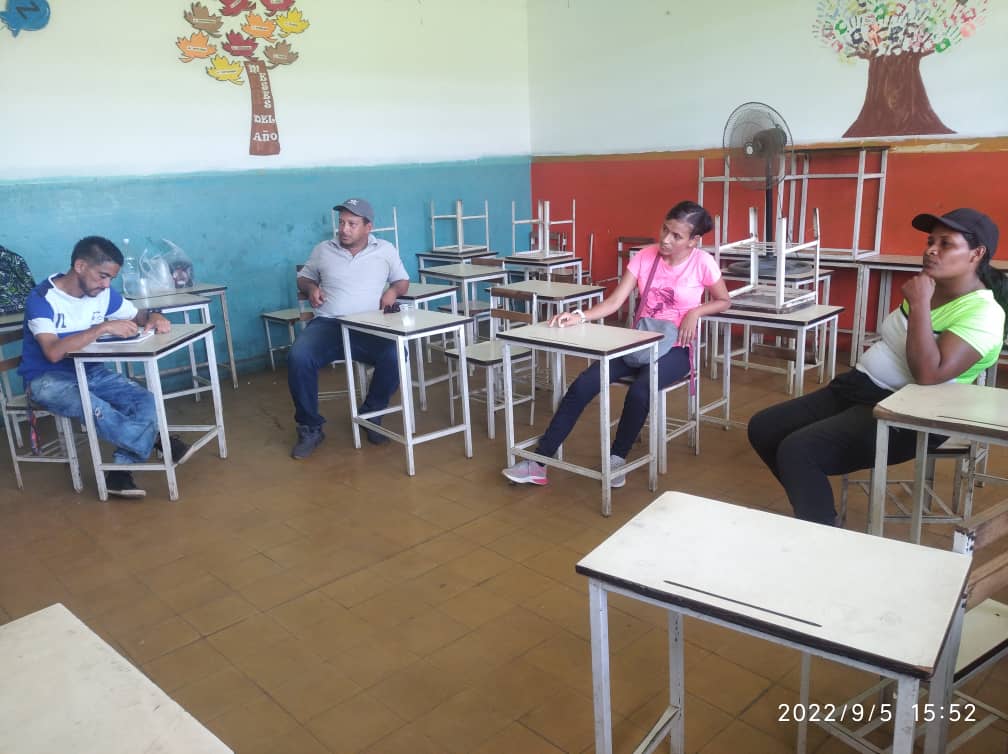 TUPAMARO EL CALLAO SE ORGANIZA 🔴⚫
En aras de avanzar como organización, @MRTElCallao2022, realizó encuentro para construir Plan de Trabajo a ejecutar en el Territorio, enmarcado en las orientaciones de <a href="/MRTBolivar3/">Bolívar Tupamaro</a> y <a href="/OrienteMRT_/">Bloque_OrienteMRT</a>.
#LaEraRebelde
#TupamaroEsenciaRebelde.