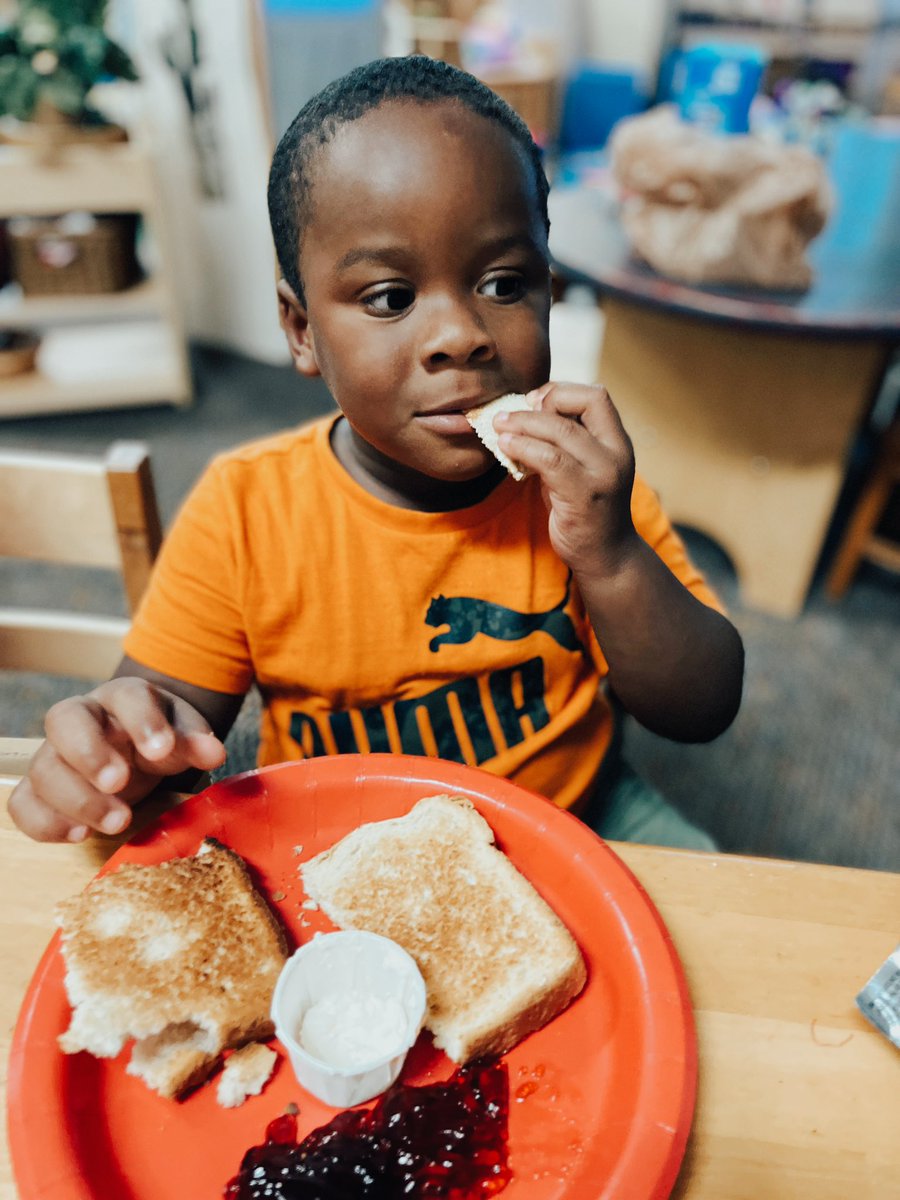 RCPS_EarlyLearn's tweet photo. Taste testing our homemade butter ๐ง.
#prek #ediblefun #homemadebutter #dph #pat #cookinginclass https://t.co/Oo7QZiTQEc
