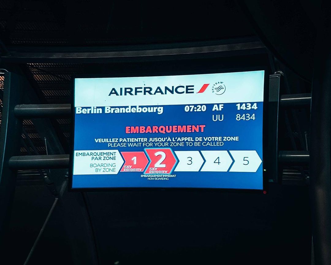 Tolvymusic's tweet photo. Samedi j’ai joué au #Zanzibart Festival avec @Aerolive_TFT ! C'était un plaisir !

Sans plus attendre je partais au plus vite à l’aéroport pour m’envoler à Berlin où je passe une semaine pour composer 🇩🇪

#festival #concert #airport #artistlife #airplane #berlin #germany #electro https://t.co/LiNt68n2ef