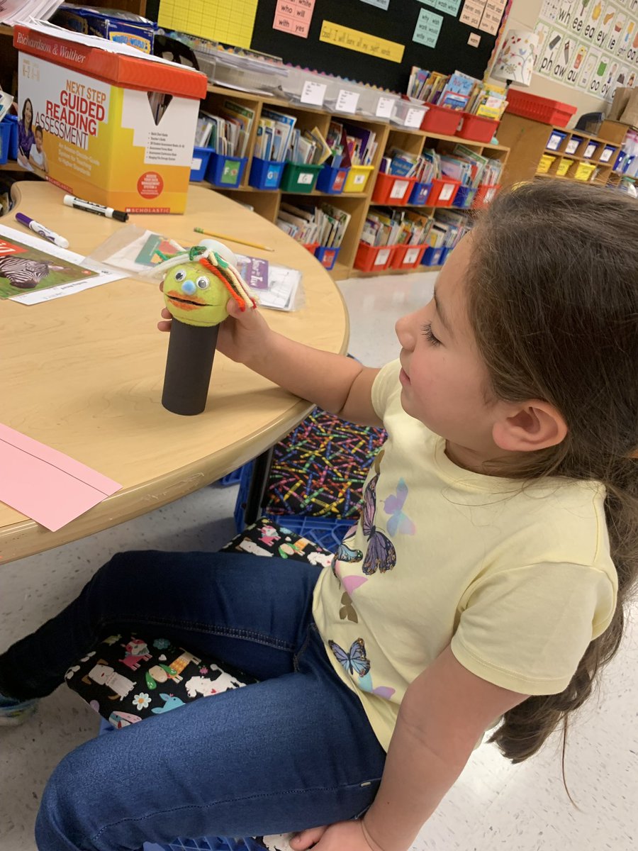 LaBelleESLions's tweet photo. Students in #firstgrade are using hand made puppets to retell and sequence stories. #ArtsInegration #ALLIN #TeamLabelle https://t.co/ePYQlwssjY