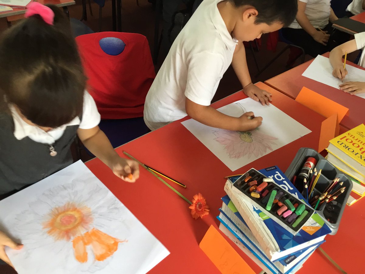 TJPrimary's tweet photo. A combination of art and science in 5WM this afternoon for our science theme ‘Living Things’ #tjscience #tjart https://t.co/pIuKrjSGVd