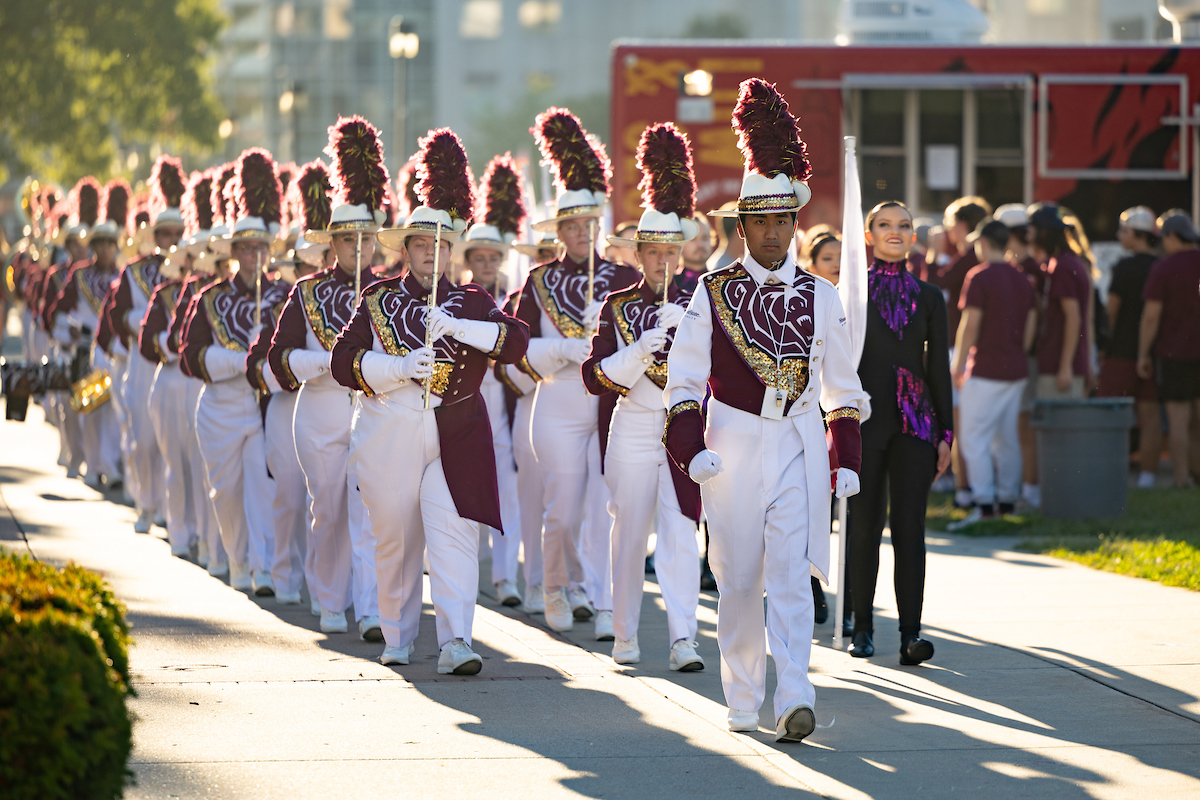 MissouriState's tweet photo. Marching into Monday Missouri State Pride Band style.🎷 🎺 🎵 🐻 https://t.co/dzSzhy1wDX