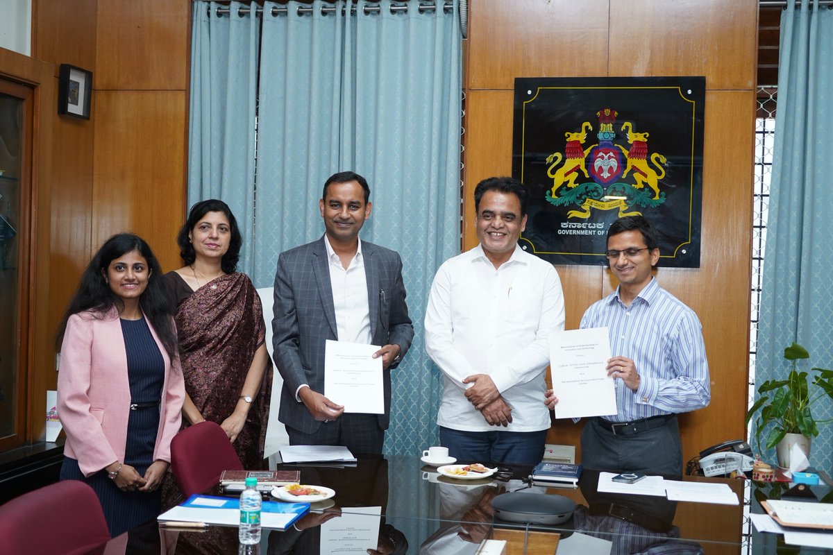 drashwathcn's tweet image. Happy to announce that @DellTech now inks MoU with @CySecKCoE to promote Cybersecurity Ecosystem in Karnataka.

@DellTech through “Tech for Social Good” initiatives will roll out interactive courses on cyber hygiene best practices for students, SMEs, and government functionaries.