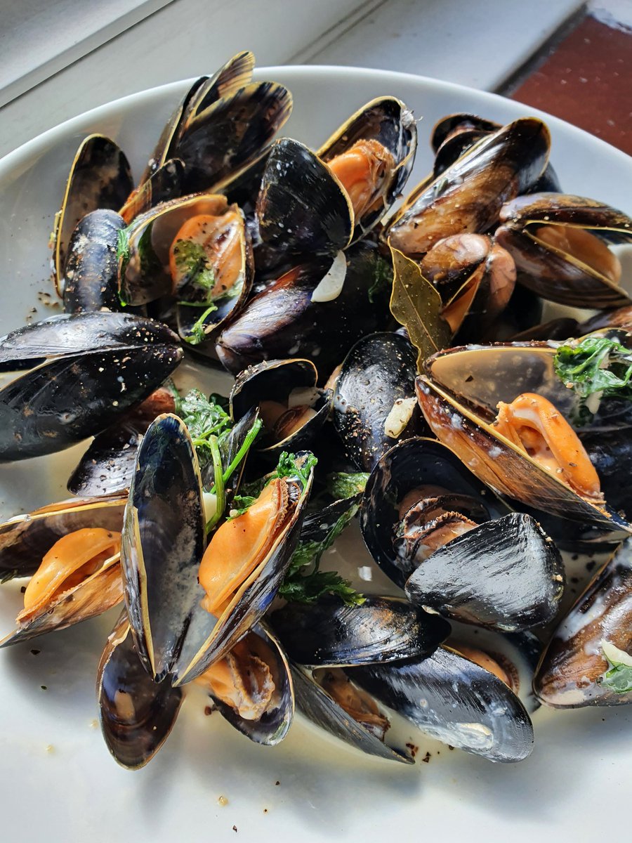 FoodIFancy's tweet image. Lunch: Moules Marinière