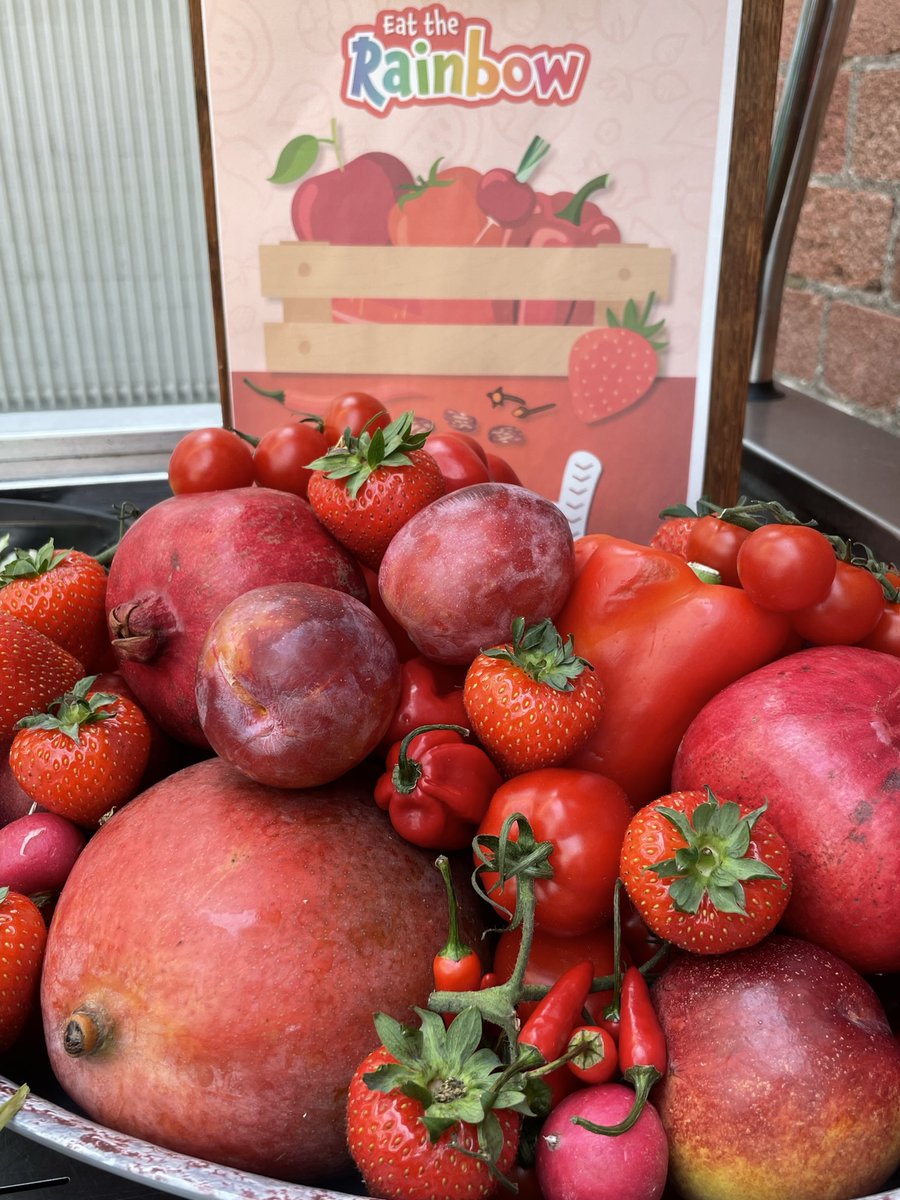 CavendishSchool's tweet photo. September is Red Food Month in our kitchen; look at this lovely display of red food - how many different things can you recognise? Which ones do you like to eat?

#bestgirlsschool #camdenschool #healthyfood #redfood https://t.co/nBKPGUO8rU