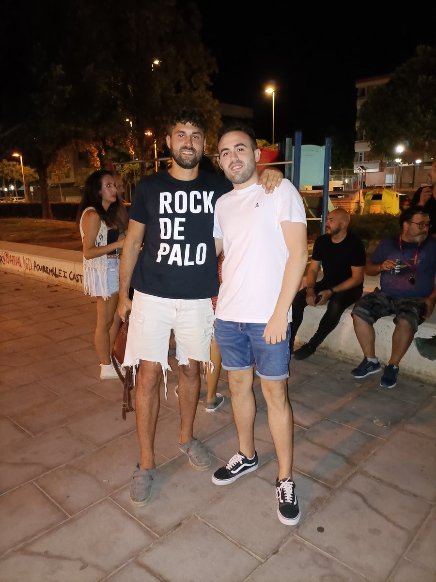 Ballester_2312's tweet photo. Conseguir hacerte una foto con el grupo que pone la banda sonora a tu vida es tan 🤩
@FondoFlamenco_ https://t.co/LgX48W65z4