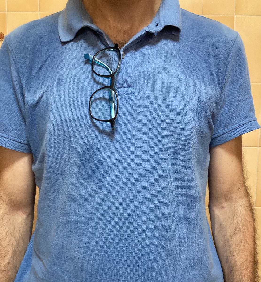 Algú hauria de ser el primer que es planta de fer classe amb estes temperatures. No hi ha dret. Estic a punt de plorar de ràbia, <a href="/JosepGCambray/">Josep G. Cambray</a>.