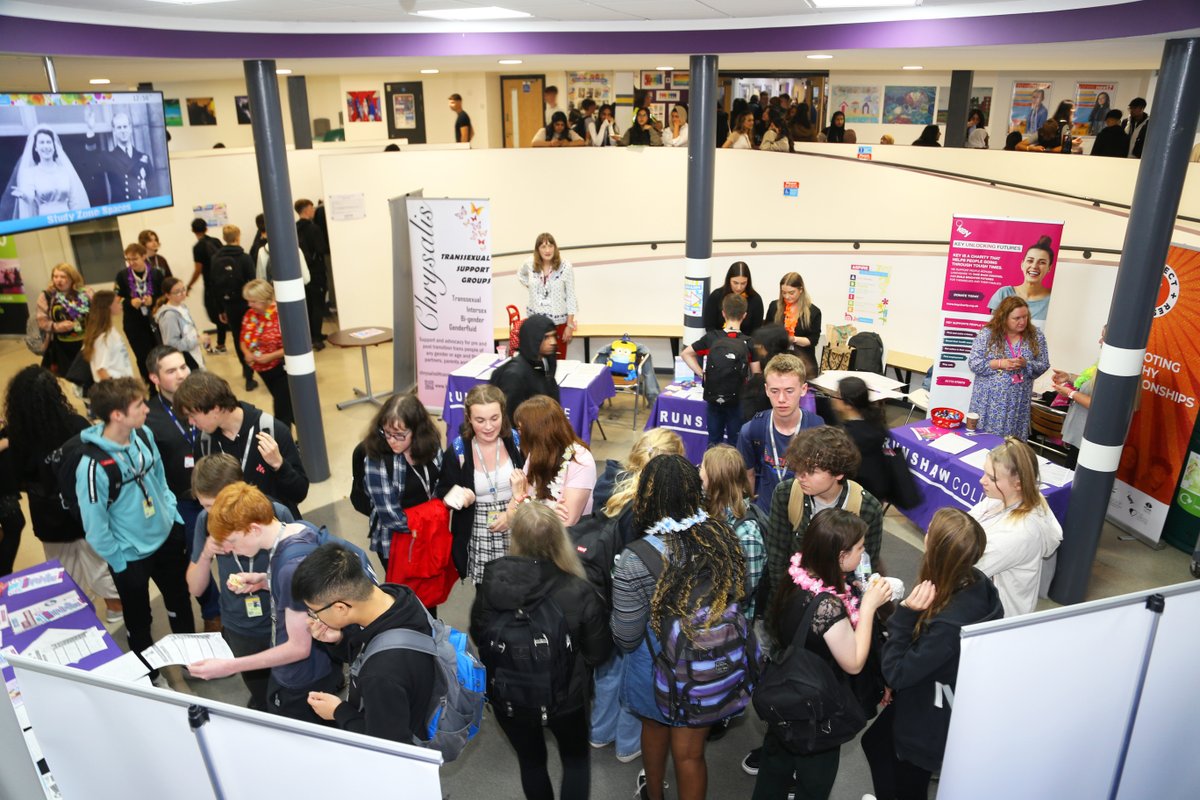 RunshawCollege's tweet photo. Happy Freshers’ Week 2022! We’ve enjoyed welcoming all our students to our #RunshawFreshersFair today. Events and activities will be taking place again tomorrow so be sure to get involved!
#freshersweek2022 #activities #enrichment #runshaw #college
@RunshawStuServ @pig_pizza https://t.co/9XMN3ognNr