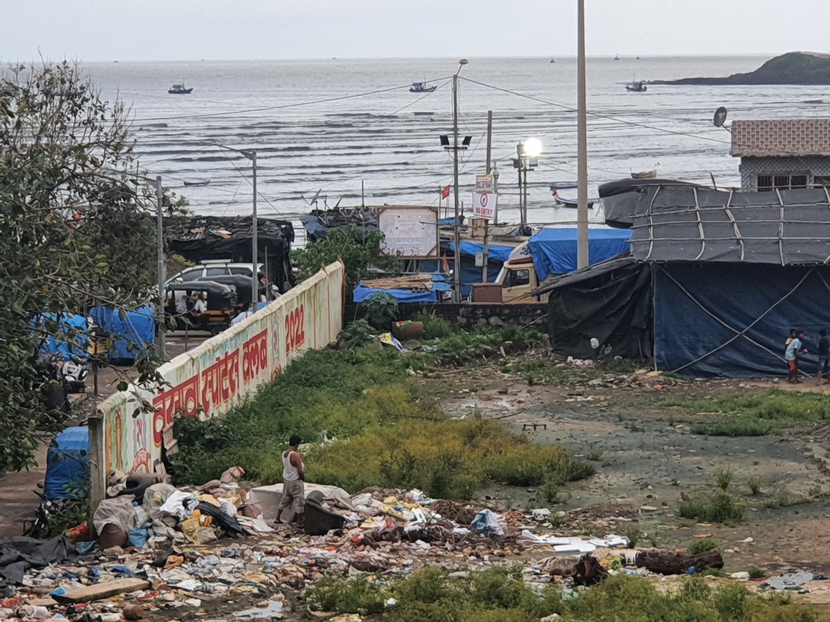 Lubna_LaLegal's tweet image. This #BMC open playground is now a garbage dump &amp;amp; open defecation place used by locals everyday. Its a complete health and environment hazard right opposite the #Versovabeach! Plz take immediate action to cleanup 
@mybmcwardKW @MumbaiPolice @mybmcHealthDept @mybmc @VVersova