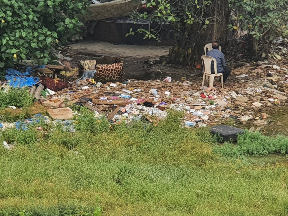 Lubna_LaLegal's tweet image. This #BMC open playground is now a garbage dump &amp;amp; open defecation place used by locals everyday. Its a complete health and environment hazard right opposite the #Versovabeach! Plz take immediate action to cleanup 
@mybmcwardKW @MumbaiPolice @mybmcHealthDept @mybmc @VVersova