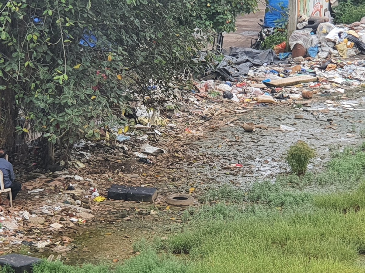 Lubna_LaLegal's tweet image. This #BMC open playground is now a garbage dump &amp;amp; open defecation place used by locals everyday. Its a complete health and environment hazard right opposite the #Versovabeach! Plz take immediate action to cleanup 
@mybmcwardKW @MumbaiPolice @mybmcHealthDept @mybmc @VVersova