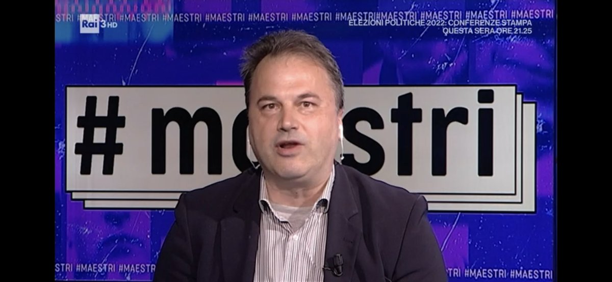 valeriamancuso1's tweet photo. @EdoardoCamurri #maestri
A sorpresa trovo un bel ripasso di#fisica sul #muone
Non facile,ma molto interessante la spiegazione del prof#Venanzoni
#edoardoCamurri https://t.co/Kj8ddb2c2N