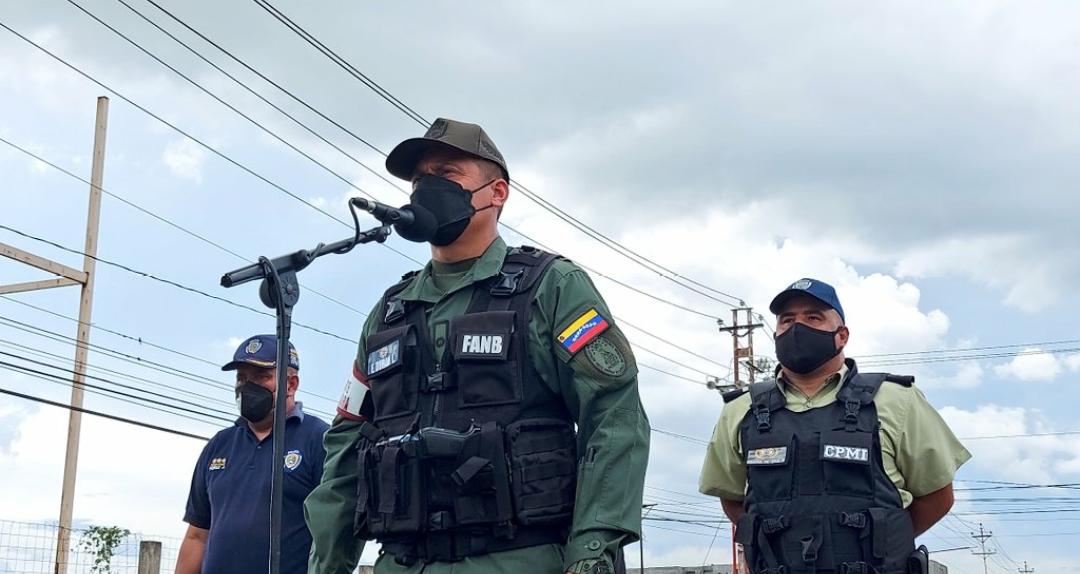 CentinelasD122's tweet photo. #12Sep|| #LaPazNosUne 📢 Desde la Pquia. Guerrera Ana Soto, se desplegó nuestra
.@GnbGaranteDePaz y OSC en dispositivo de seguridad, para el resguardo y tranquilidad del pueblo larense. 🚔
#D122
#CentinelasGarantesDePaz
#YoSoyFANB https://t.co/MLHRv2XcOs