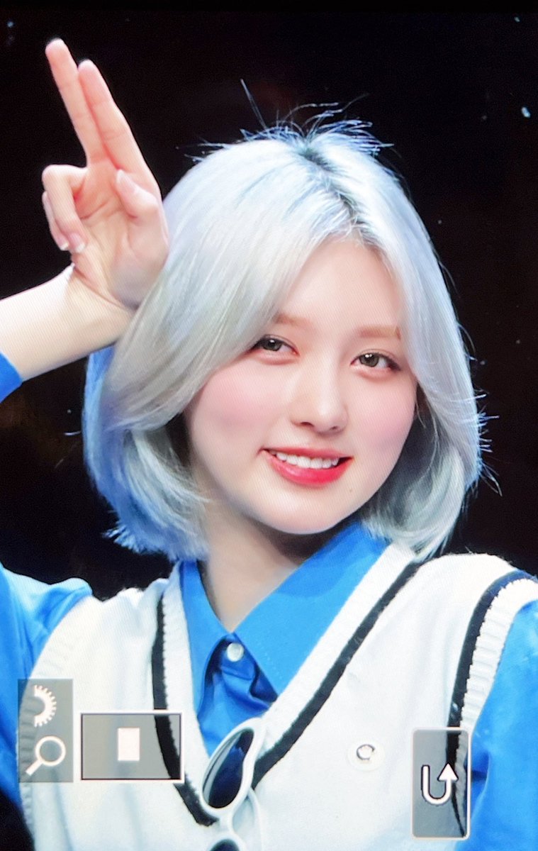 ppohami's tweet photo. 220912 모켓샵 #아이브 #IVE #가을 #김가을 

🫡🫡🫡🫡 https://t.co/aLhX6IWhlF