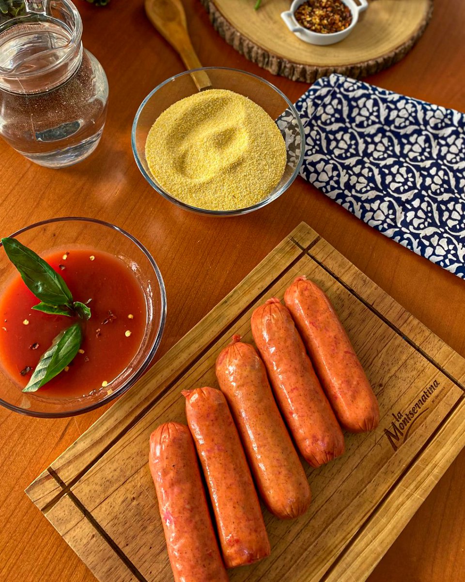 Tan fácil como ponerlo en la parrilla para un choripán o la plancha para un sin fin de recetas, darle unas tres vueltas y disfrutarlo como acompañante o plato principal. 

Así es la versatilidad de nuestro Chorizo Ahumado.😋

#LaMontserratina #VenezuelaFood #Parrilla