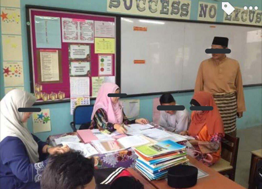 fiihazmii's tweet photo. Who still remember this day 🙋🏻 ? https://t.co/JpueUdY2p3