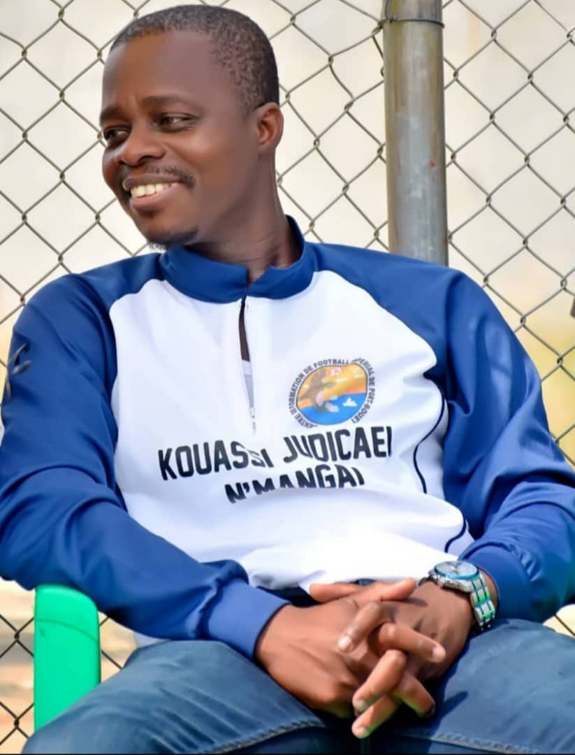 ImperialFC_PB's tweet photo. 🇨🇮|N'MANGAI JUDICAËL, Président de @ImperialFC_PB souhaite une bonne rentrée scolaire à tous les élèves de la Côte d’Ivoire, particulièrement à ces poulains.
Bonne chance à eux pour cette nouvelle année académique.

#ImpérialFCUnJour,
#ImpérialFCToujours !!!
💙💛💙💛

#CIV225 https://t.co/LQ9HTmn8JX
