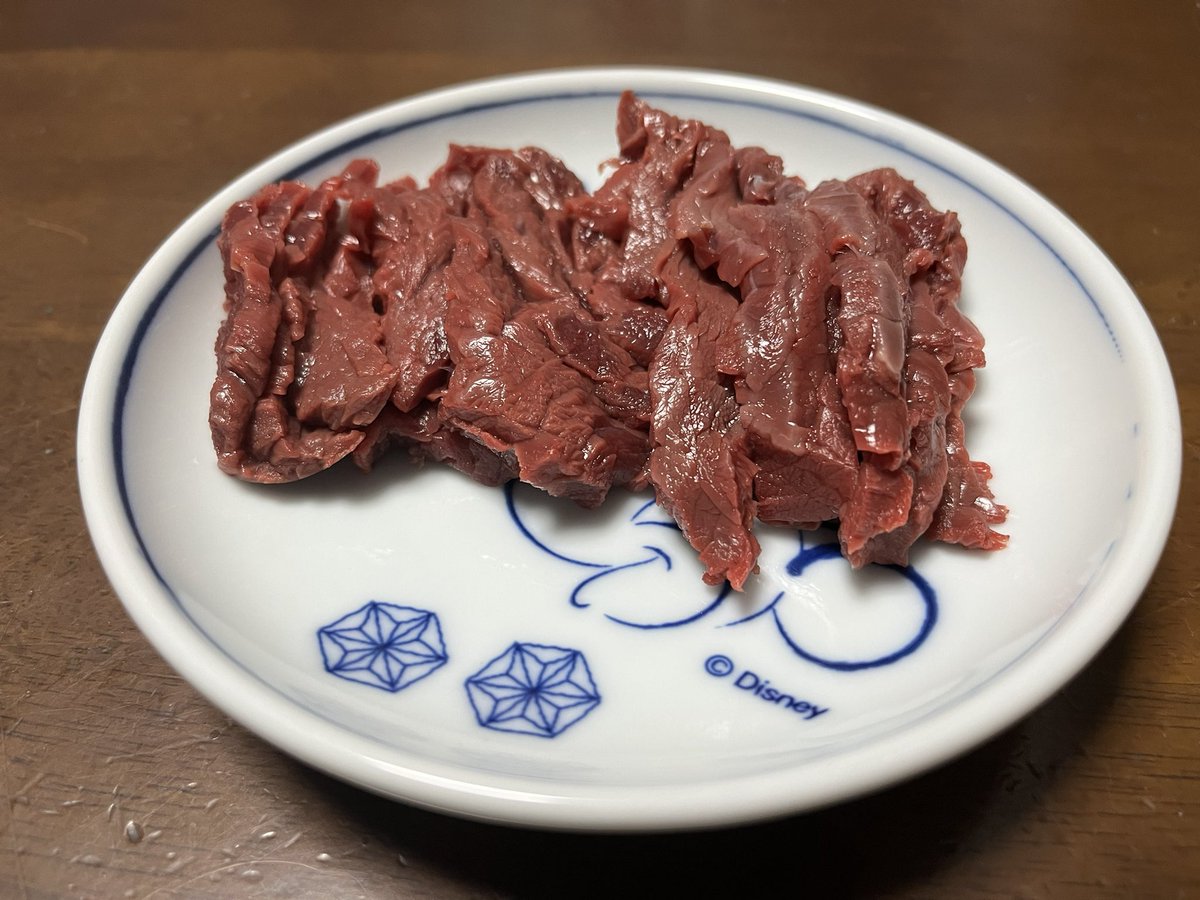 昨日はじめて行った御殿場の武藤精肉店。馬刺しウマい！
馬だけに。
#武藤精肉店
#御殿場
#馬刺し
#美味い
#馬だけに