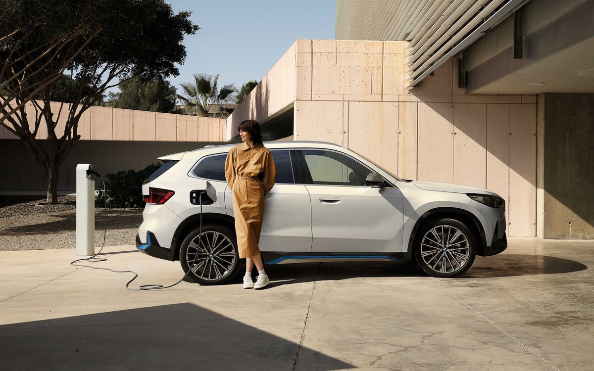 𝗧𝗛𝗘 𝗙𝗜𝗥𝗦𝗧 𝗙𝗨𝗟𝗟𝗬 𝗘𝗟𝗘𝗖𝗧𝗥𝗜𝗖 𝗕𝗠𝗪 𝗶𝗫𝟭.
Electrify your dreams with the new BMW iX1. Bigger adventures, new discoveries, and electric innovation.

Find out more: bit.ly/SnowsBMWiX1 

#BMW #SnowsBMW #BMWiX1 #iX1 #THEiX1 #bornelectric #ElectrifyYourDreams